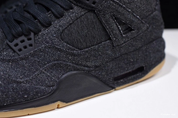 4 'black' Jordan x Air Levi's AO2571-001 0802